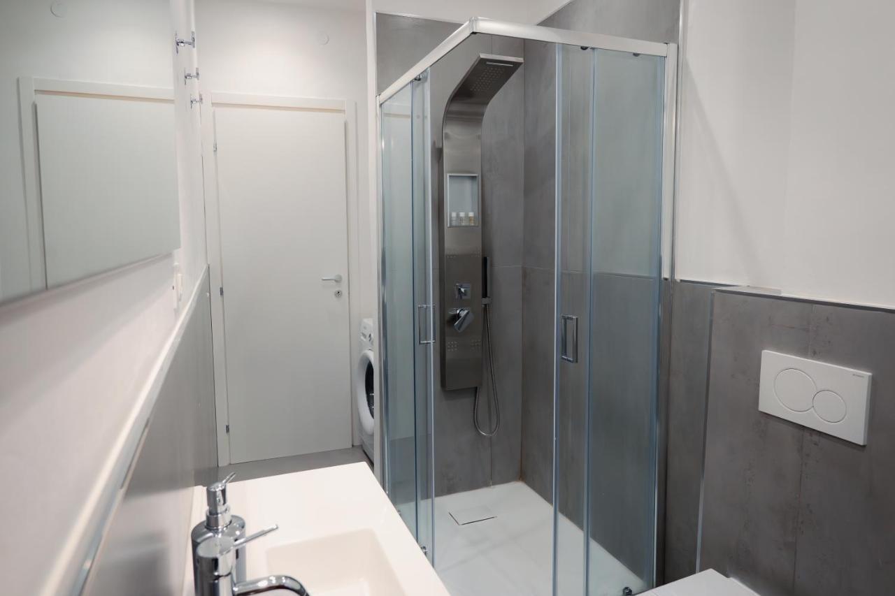Centro Storico Moderno Trilocale Con Balcone Apartment ตรีเอสเต ภายนอก รูปภาพ