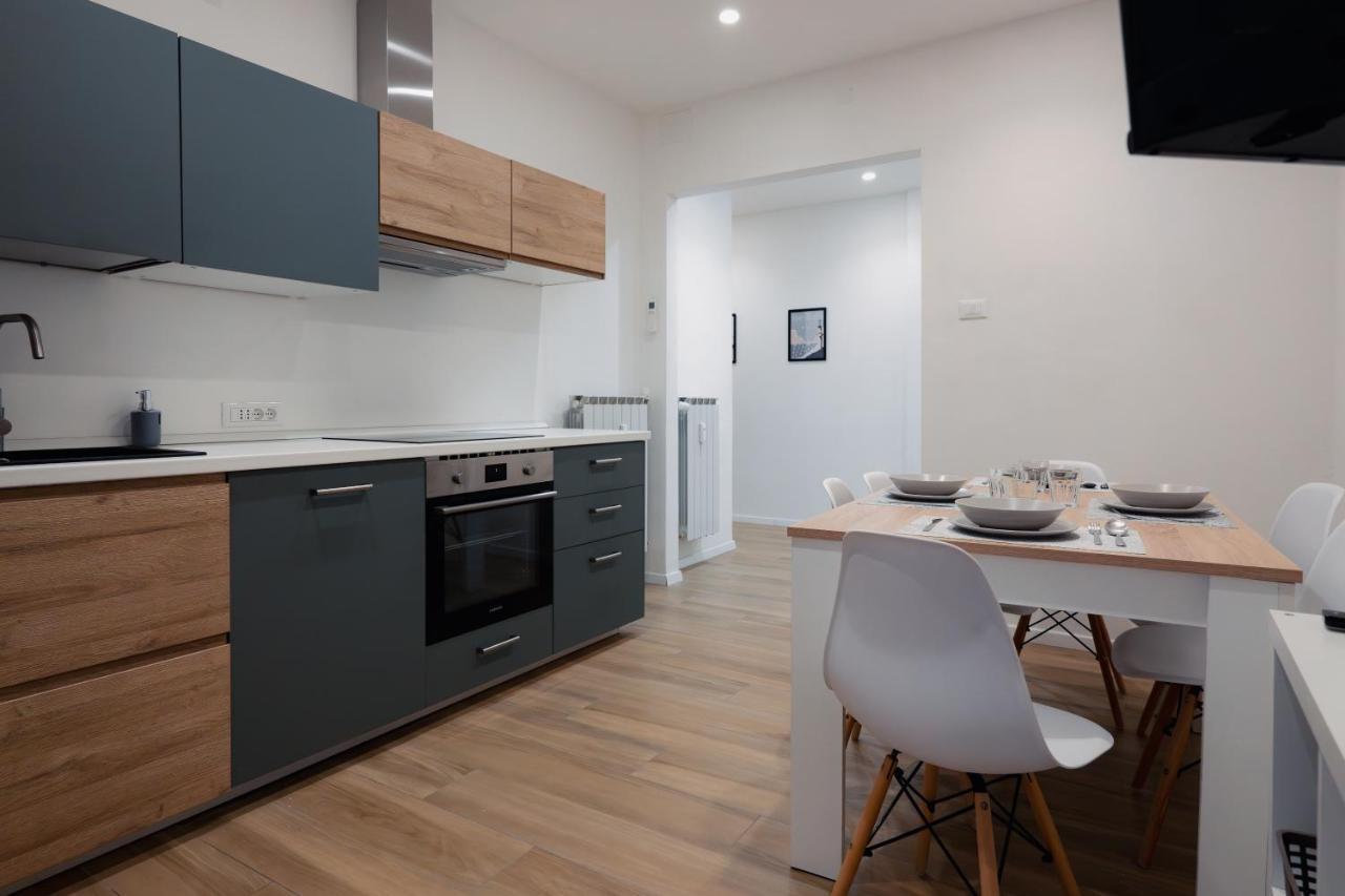 Centro Storico Moderno Trilocale Con Balcone Apartment ตรีเอสเต ภายนอก รูปภาพ