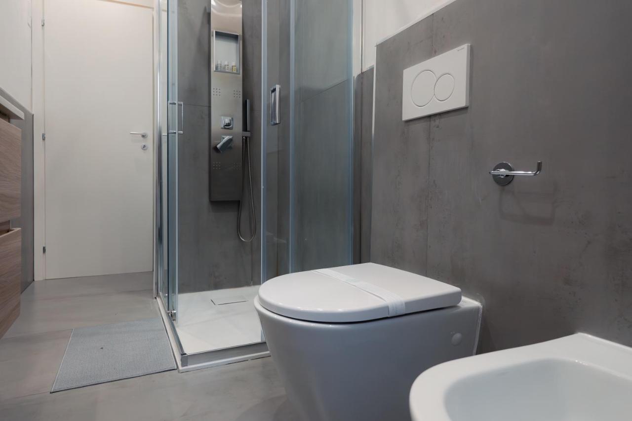 Centro Storico Moderno Trilocale Con Balcone Apartment ตรีเอสเต ภายนอก รูปภาพ