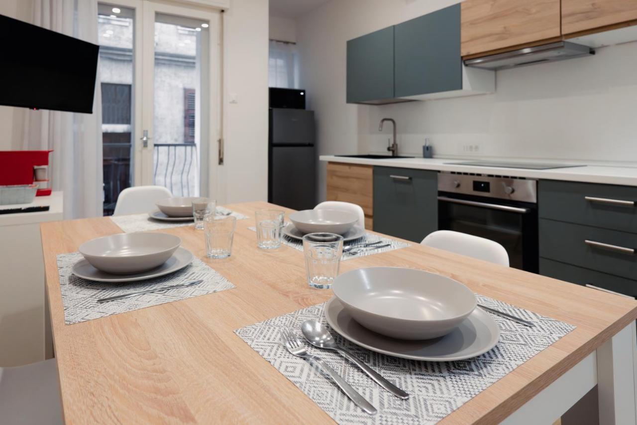 Centro Storico Moderno Trilocale Con Balcone Apartment ตรีเอสเต ภายนอก รูปภาพ