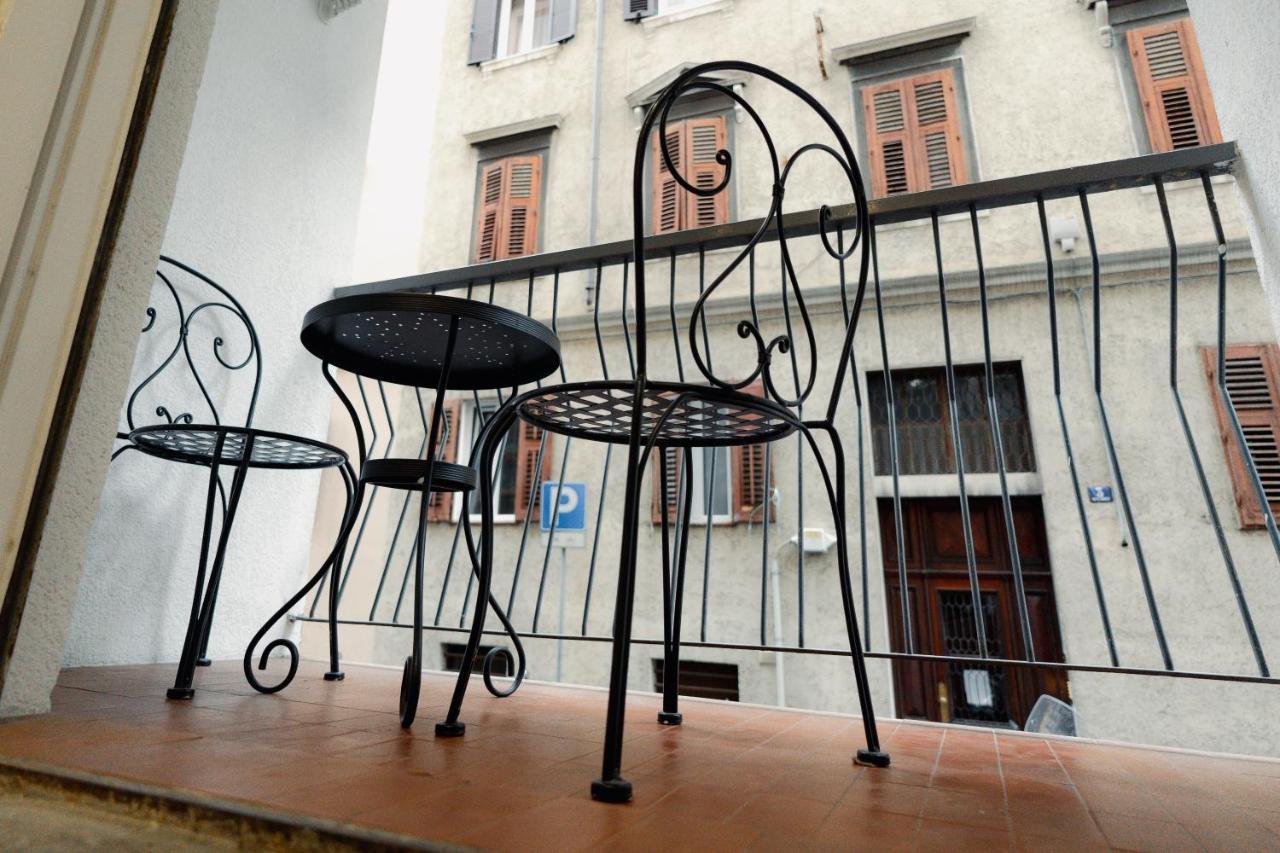 Centro Storico Moderno Trilocale Con Balcone Apartment ตรีเอสเต ภายนอก รูปภาพ