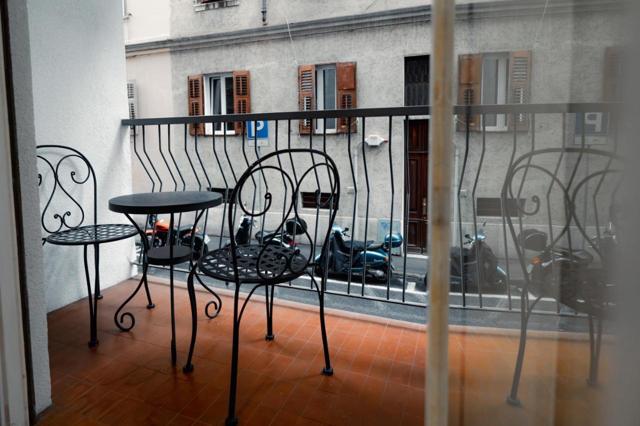 Centro Storico Moderno Trilocale Con Balcone Apartment ตรีเอสเต ภายนอก รูปภาพ